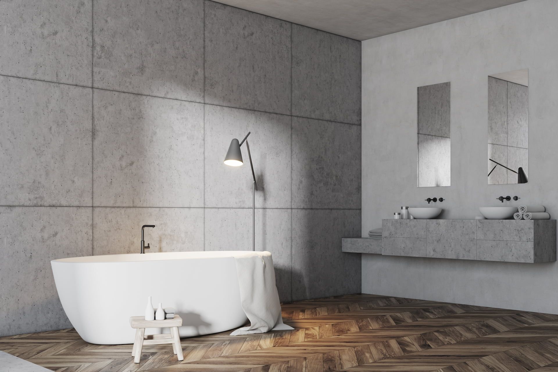 Stilvolles Badezimmer mit einer großen Badewanne und einem eleganten Holzfußboden.